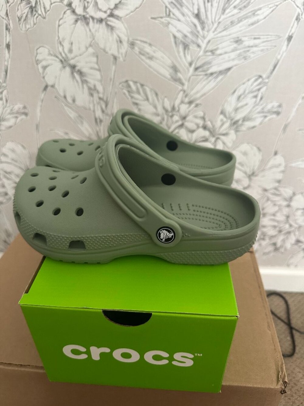 NWT Crocs Classic Clog Kids J5 Moss Green Unisex Youth Size 5 New In Box 7W